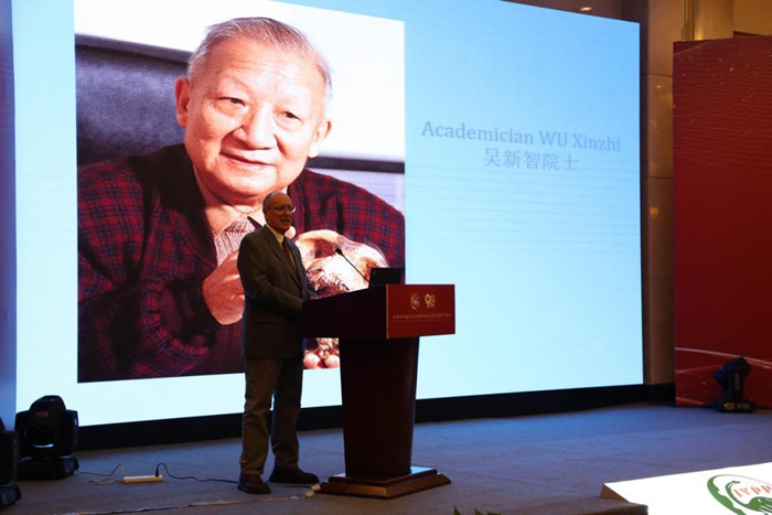 �����Գ�˵�1ͷ�ǹǷ���90������ʹ�����ѧѧ�����ֻ��ٿ�