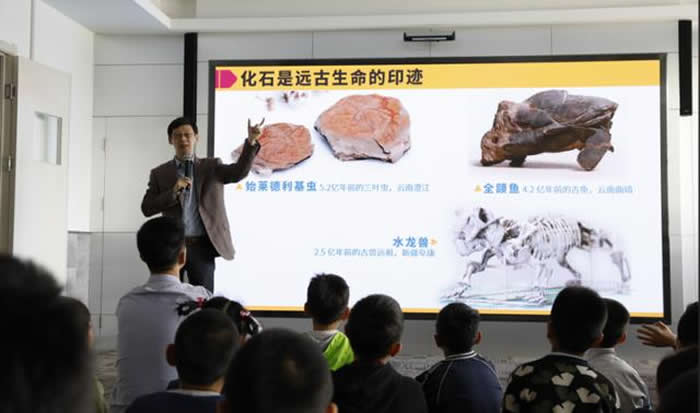 ������ʯ�Ĺ��¡��ڱ�����ѧ���ĳɹ��ٰ�