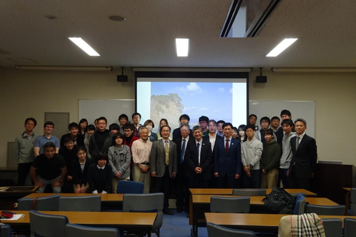 ���ձ�������ѧ�Ͳ����ʦ�����н���