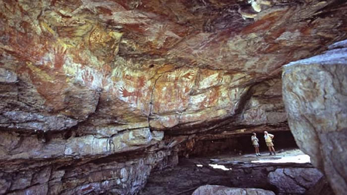 澳大利亚北领地卡卡杜国家公园波拉戴尔山（Mt Borradaile）的一处岩画遗迹