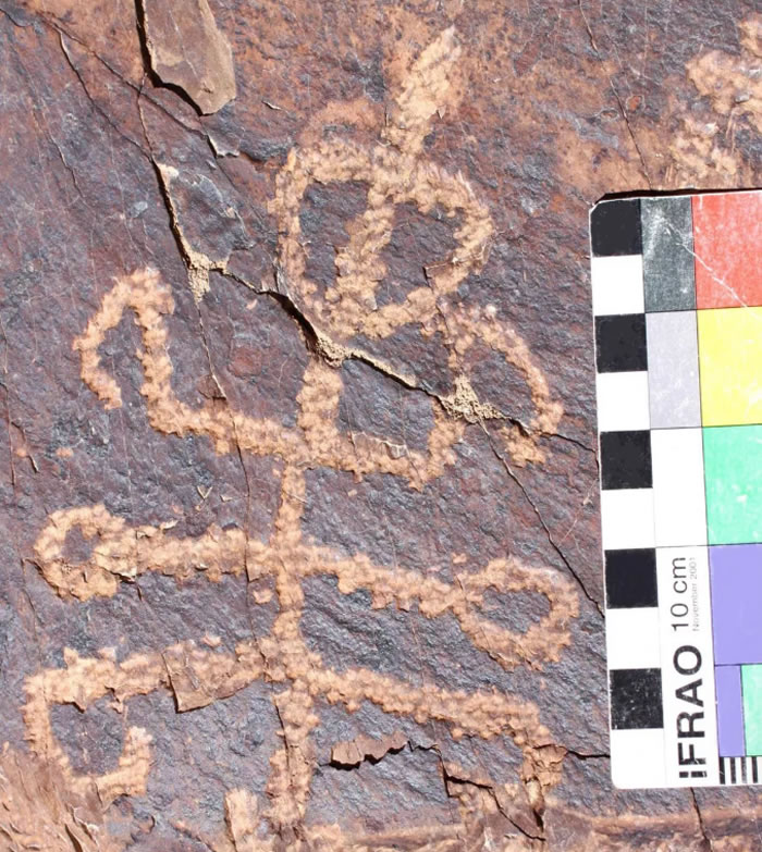 《Journal of Orthoptera Research》:伊朗发现神秘“螳螂人”史前岩画