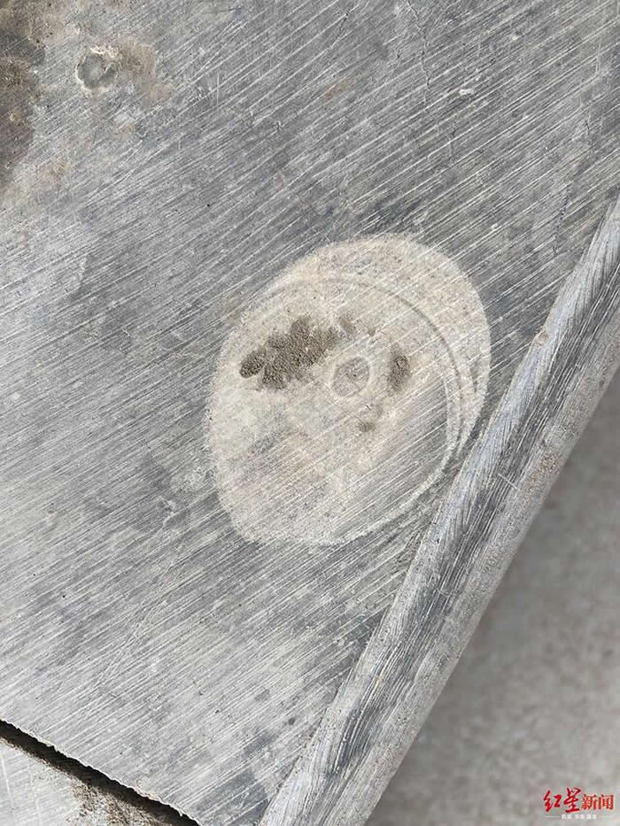 С���Ӽ����洦�ɼ�����ʯ�ϵİ�ɫͼ������4.5����ǰ���𵩽�ʯ����ʯ