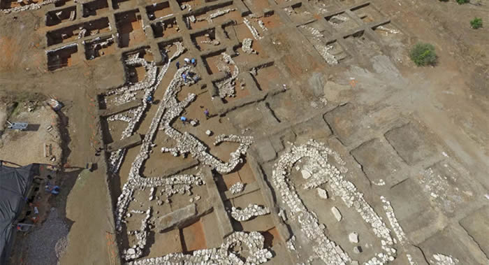 ˭�����˵����ϵ�һ������