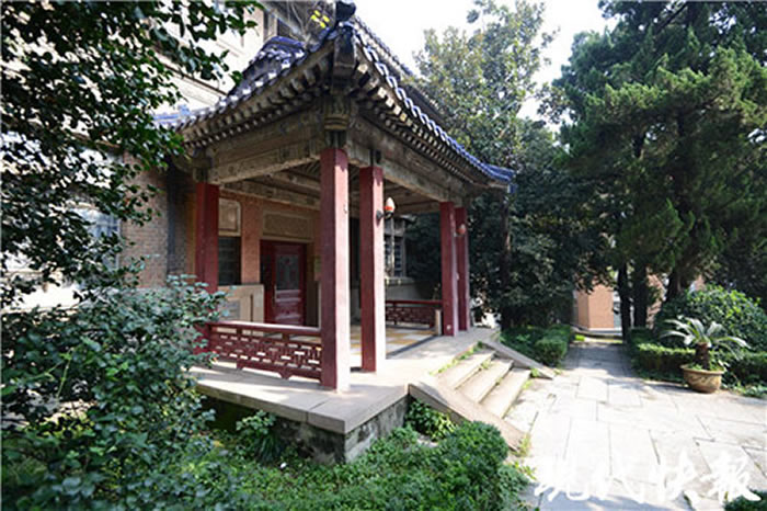 �й���ѧԺ�Ͼ����ʹ������о�����ָ����Ĺ�칫��ַ ��������չƷ