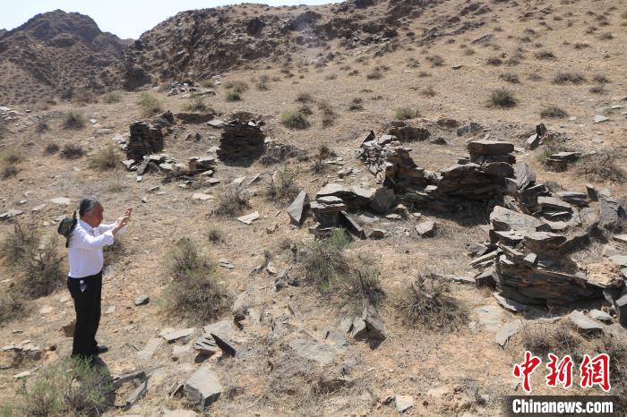 ���������б���̲�ƺ��ϰ���ɽ֮�۷���30����ʯ�������Ĺ����������ַ��ʷǰ�һ�