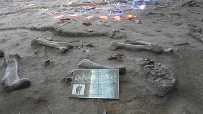 ��������֮�硱ɽ�������Ѱ����ڻ�ʯ�е�����