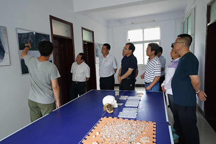 ����ʡ����־ֳ��￭��ƽ��ɽ�е��о�ʯ�����ŵ��鹤��