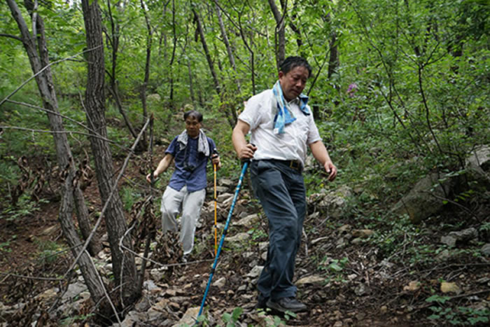 ����ʡ����־ֳ��￭��ƽ��ɽ�е��о�ʯ�����ŵ��鹤��