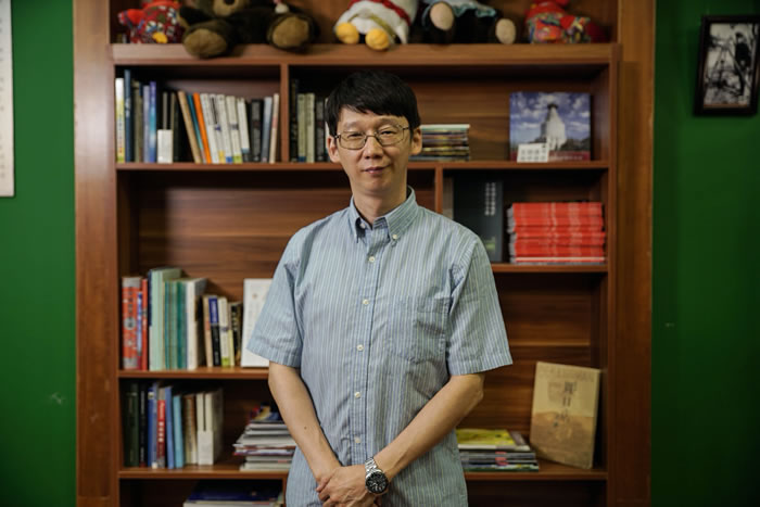 王原,中国古动物馆馆长,中国科学院古脊椎动物与古人类研究所研究员,博士生导师。主要从事古两栖爬行动物研究与地质古生物学科普工作,曾获国家自然科学奖、全国创新争先