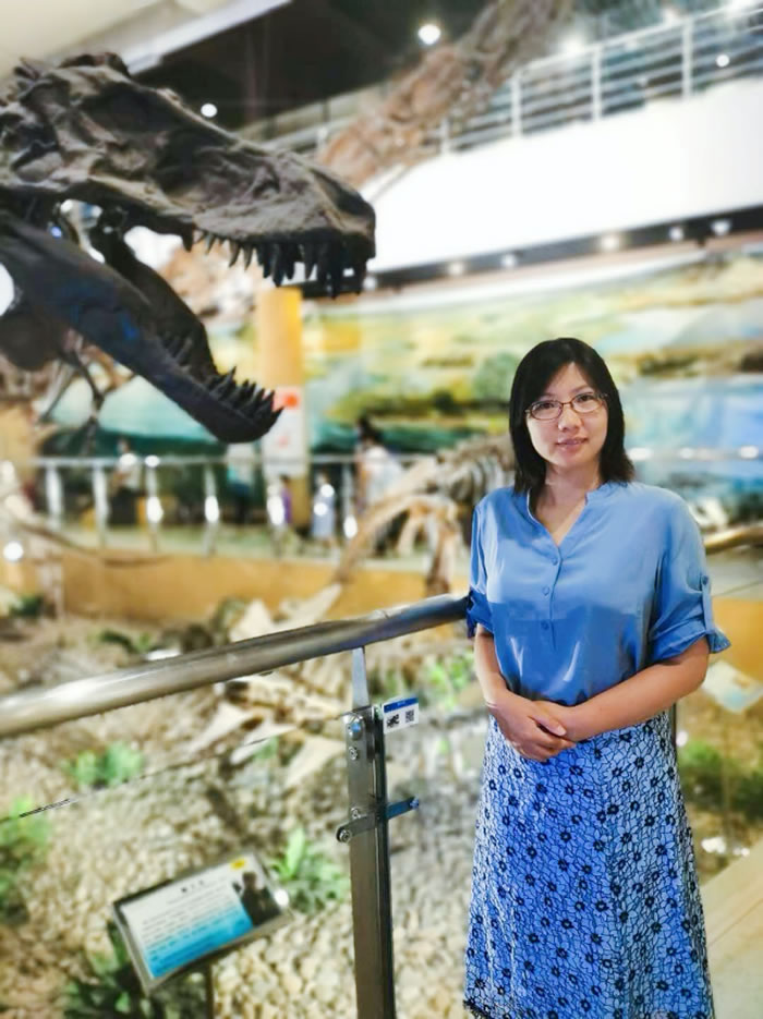 葛旭,中国古动物馆社教部主任,高级馆员。主要从事与古生物有关的科普教育和科普展览设计工作。主持并参与过多次中科院、北京市的科普项目。著有《听化石的故事》《证据·