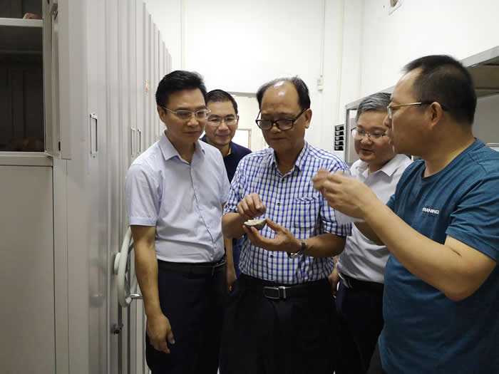 �й���ѧԺ�ż�׵������������о������о�Ա��ǿ����һ�����й�����Э�����¡���Դ�в�������ιݳ��ƶ����У�����ï���в���ݶԳ�����������ʯ�����о���