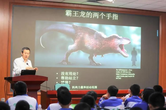 �����ɽӥ��ѧԺ60������ѧ���߽�����̽����������