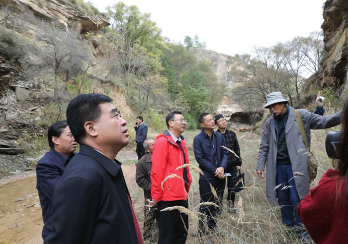 �п�ԺԺʿ���Һ�һ�е������ؿ����ѷ��ֵĻ�ʯ��