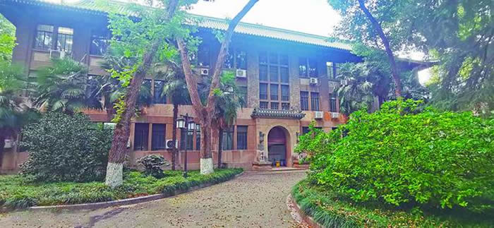 �����ص�ʵ������¥