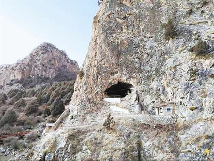 甘肃夏河白石崖溶洞