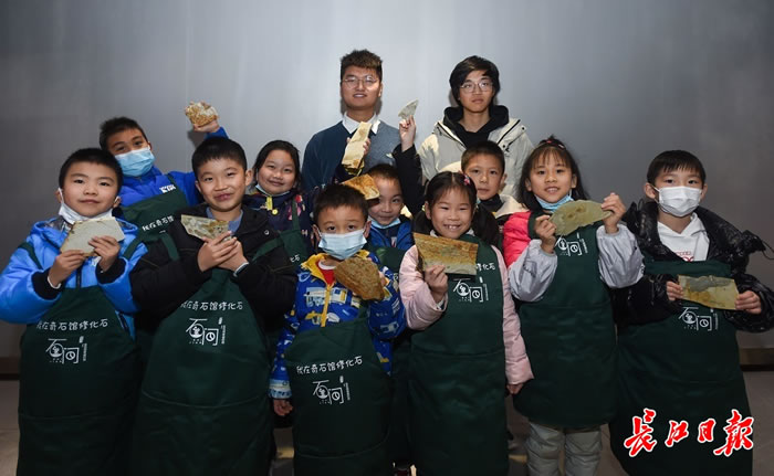 �й����ʴ�ѧ��ʿ���人�л���ʯ�ݽ�Сѧ���޸���ʯ