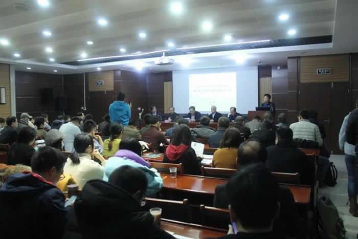 ˿·���ߵ�����ʯ��ʱ�������߸��෢�־�ʯ��100�������ֻ������ݾٰ�