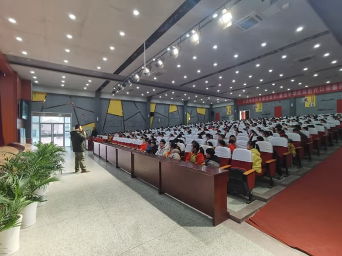 “恐龙科普知识讲座进校园”活动走进滨海实小新建南路校区