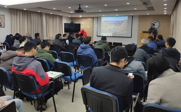 �ִ�������ѧ�͵ز�ѧ�����ص�ʵ����������½����̬ϵͳ�о����Ľ���