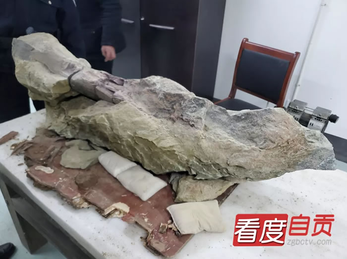 �Ĵ��Թ���ɽ�����·��ֵĿ�����ʯ����ɽ����