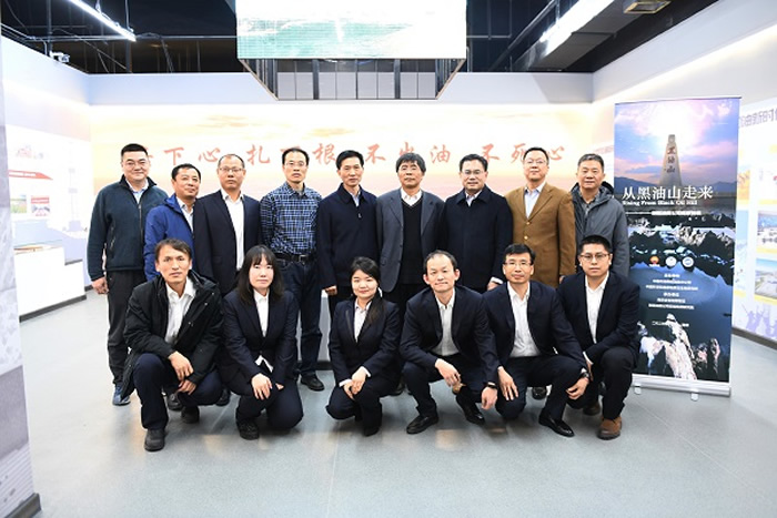 “从黑油山走来”石油特展厅在南京古生物博物馆揭幕
