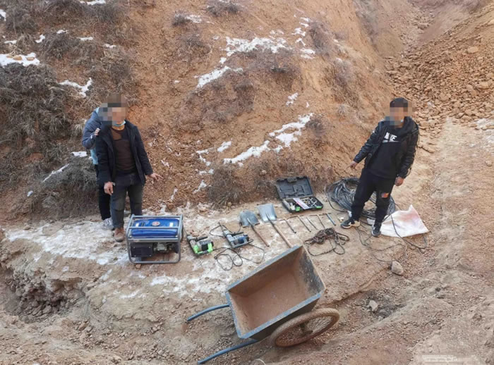 米脂县公安局打掉盗掘古脊椎动物化石团伙 收缴化石400余公斤