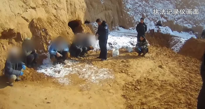 靖边警方成功打掉盗掘古脊椎动物化石犯罪团伙 缴获化石约1300公斤