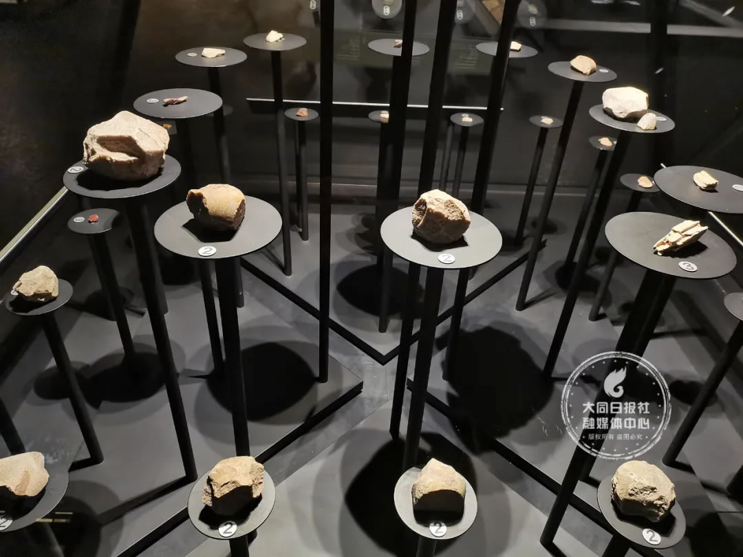 ɽ����ͬ����������Ҥ��ַ����ʯ���Ļ��ı���Եص�