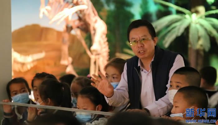 ���ɹ���Ȼ����ݹݳ������У��û�ʯ�������ɹŹ��µ���