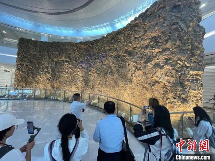 �������ϳν�5����ǰ�����ﻯʯ�ġ�Զ�ź�����