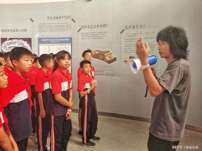 �ɶ�ֲ��԰�����ﻯʯ���չ���չϵ�л��Ļ