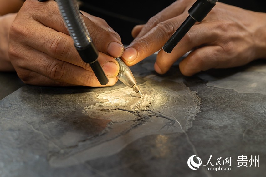 ̽�ع���ʡ��ɽ��Ļ�ʯ�޸�ʦ��������ǰ���䱦�������������