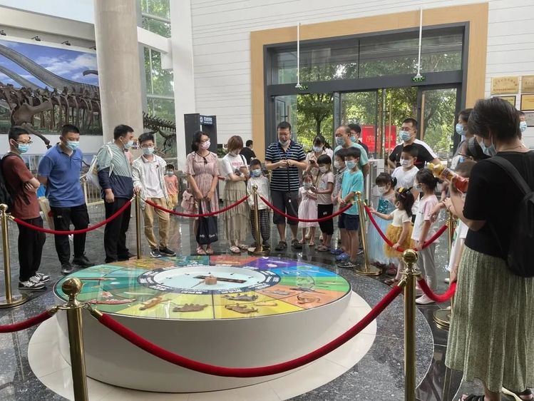 “荔枝读书会·人文地图”带领会员走进南京古生物博物馆