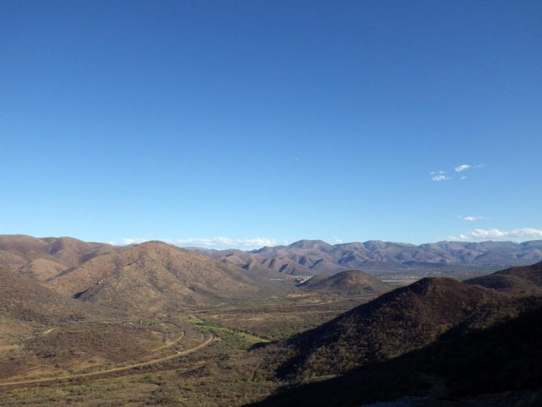 �ϷǷ���34.2����ǰ�����ں�����Һϵͳ�еļ���ѭ��΢���ﻯʯ