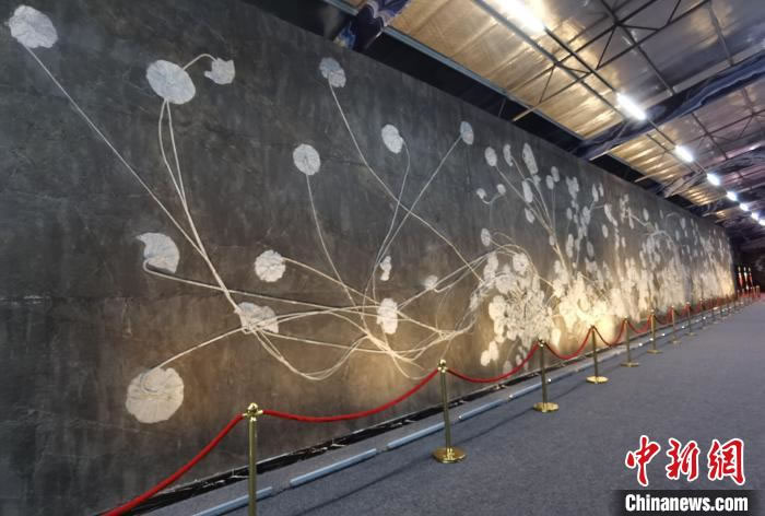 ͼΪȫ����ʯ�����ߴ��ֻ᳡չʾ�ĺ��ٺϻ�ʯ����� ��