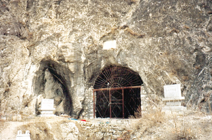 海城仙人洞旧石器时代遗址危岩体抢险加固工程施工火热