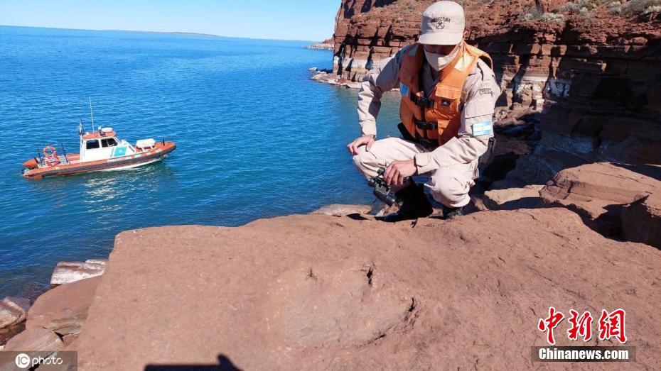 阿根廷里奥内格罗省海岸警卫队巡逻时发现两足恐龙脚印化石