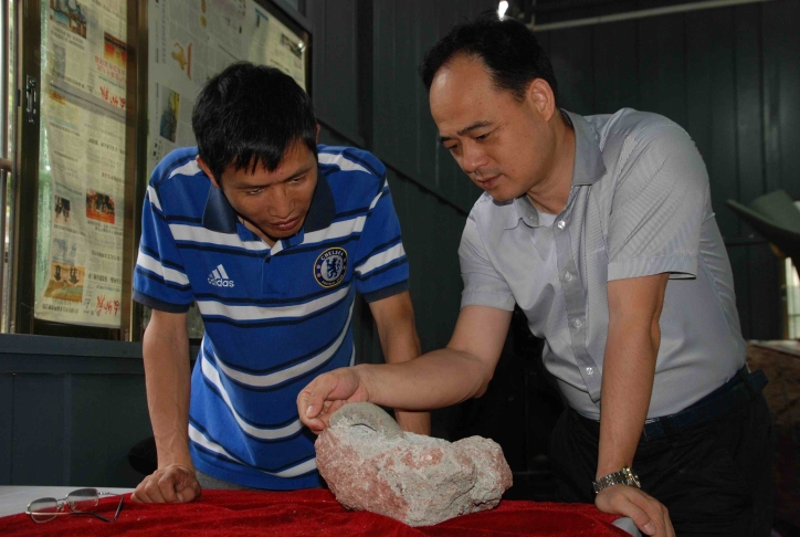 广东河源市民追忆缅怀生前引领“河源龙”走向世界的吕君昌博士