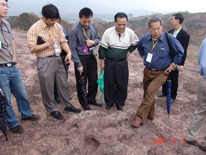 广东河源市民追忆缅怀生前引领“河源龙”走向世界的吕君昌博士