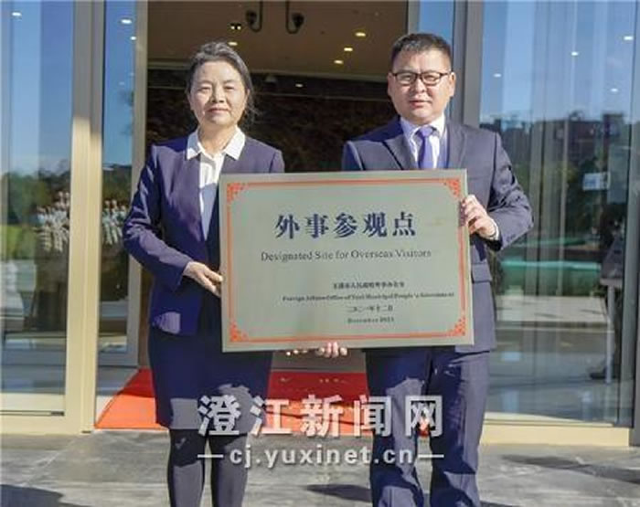 �ν���ʯ��������Ȼ�Ų�����ݳ�Ϊ��Ϫ���²ι۵�