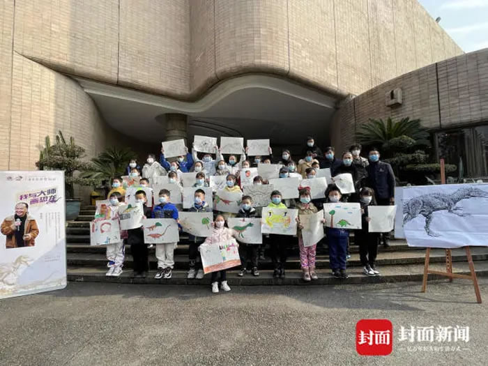 �Թ����������ӭ��һȺ����С����