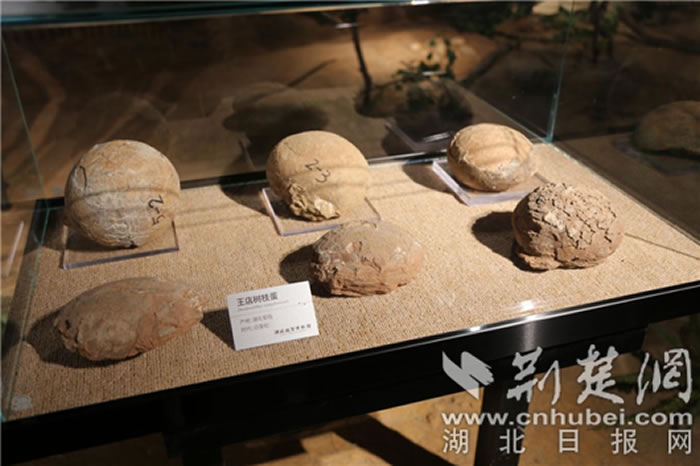 �������ʲ���ݻ�ʯ������������������������ɽ��������ʯȺ