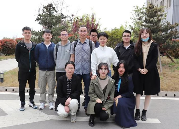 穿越亿年的等待 青科大团队在琥珀中发现最古老的花