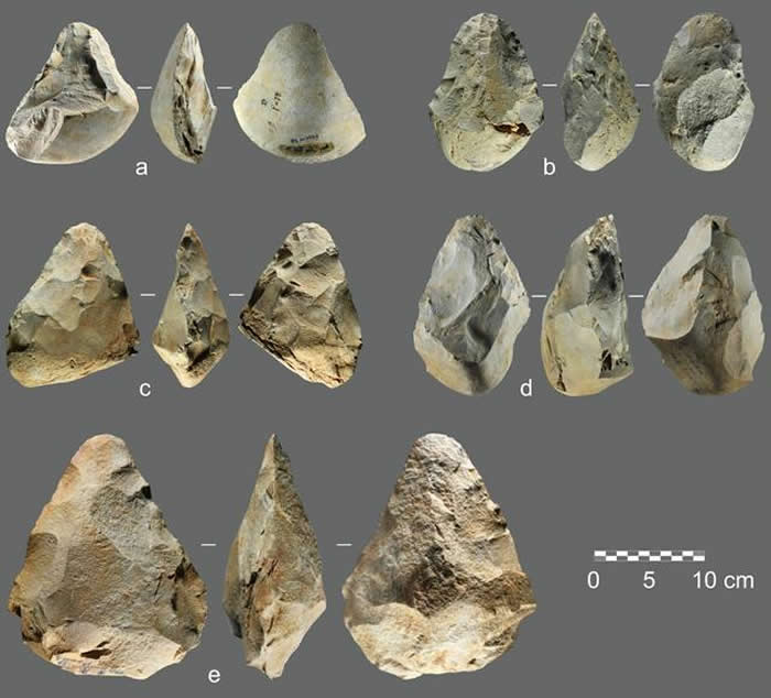 ��ɫ��ط��ֵĲ����ָ��걾��a-d����ʯΪë����e�Դ�ʯƬΪë����aΪ����ӹ���b-eΪ����ӹ���