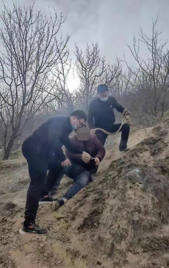 靖边警方破获盗掘古脊椎动物化石案