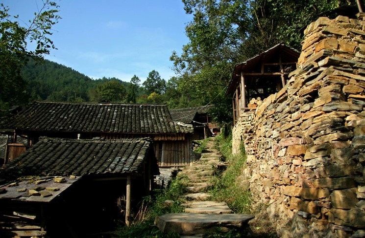 �����ذ��ɴ壺��ʯ�ϵ���կ