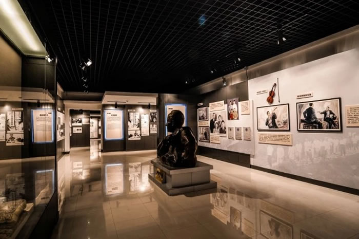 黄冈李四光纪念馆馆内景象