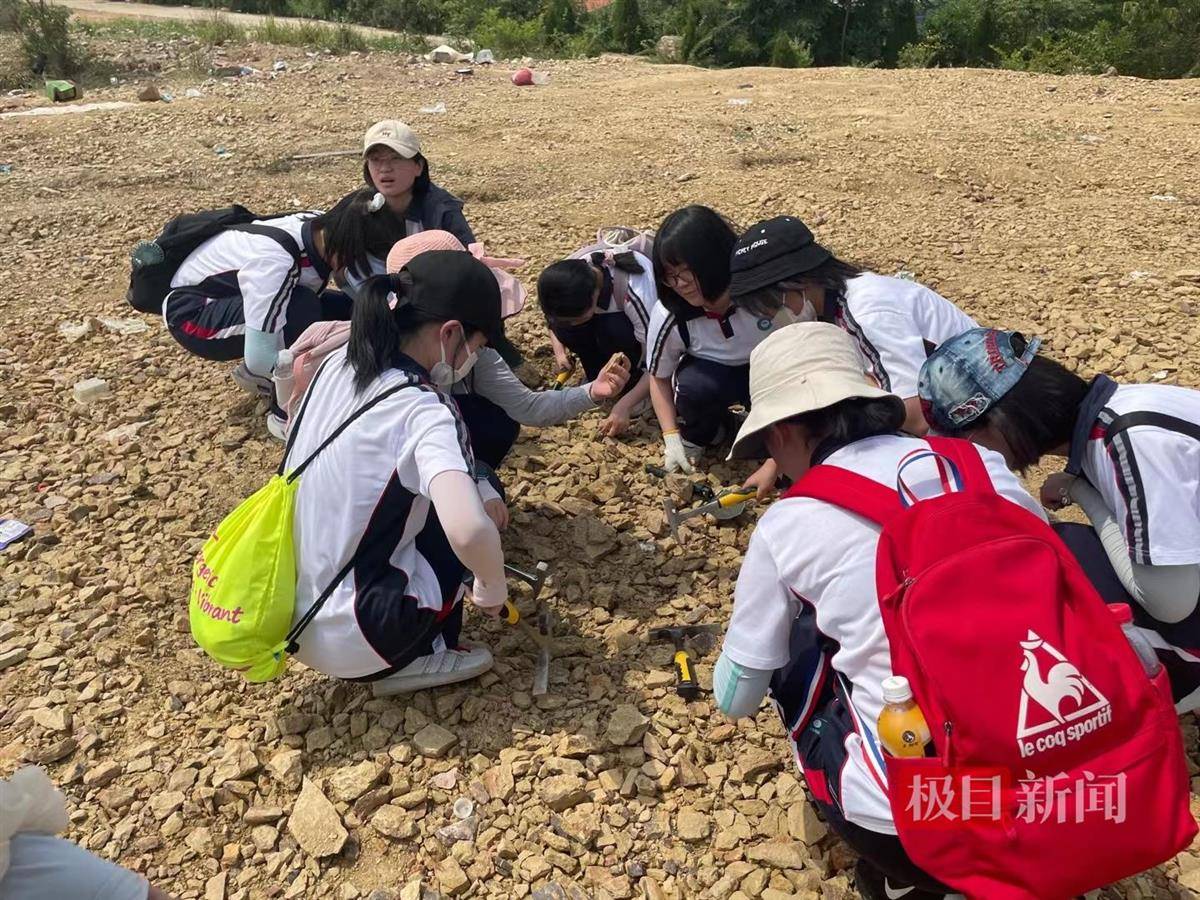 �����ξ��ڡ������ Ů��ʦ��ѧ����ɽ�ڻ�ʯ