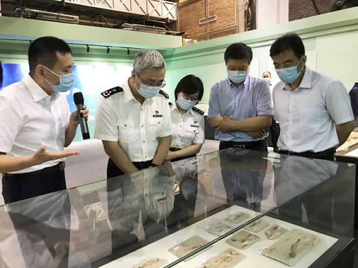 ���������ƽ��������һ����ʯ����������Ʒ