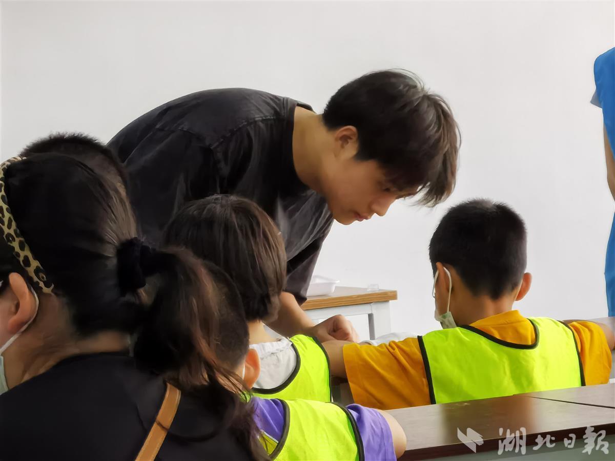 �й����ʴ�ѧ�ݷ�������������޸���ʯ